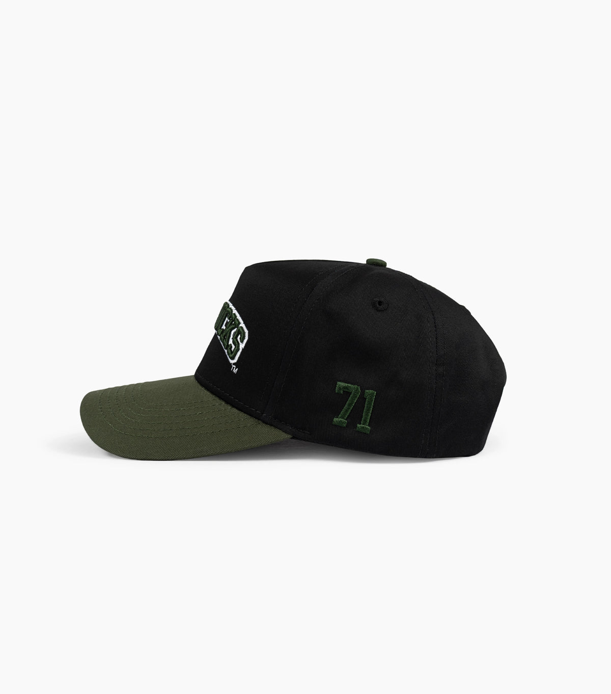 Side view of the black and dark-green baseball cap with an embroidered ‘71’ detail on the side and the curved bill visible.